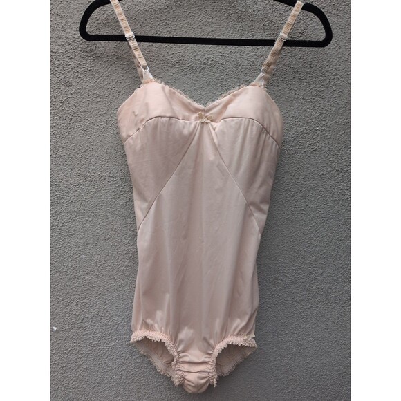 VTG Olga Bodysuit 32 B Lace Trim Legs Bust. Light Padding, Snap Closure. - Picture 14 of 16